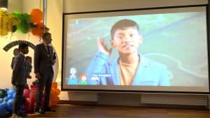Dien Hoogland geïnstalleerd als nieuwe Kinderburgemeester (video)