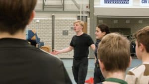 Leerlingen Junior College sportief uitgedaagd op maatschappelijke Korpsdag (video)