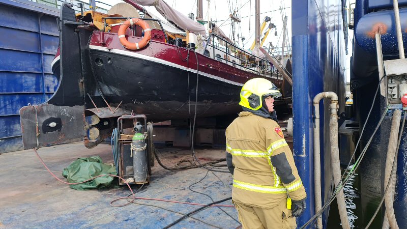 Korte brand in haven Den Oever