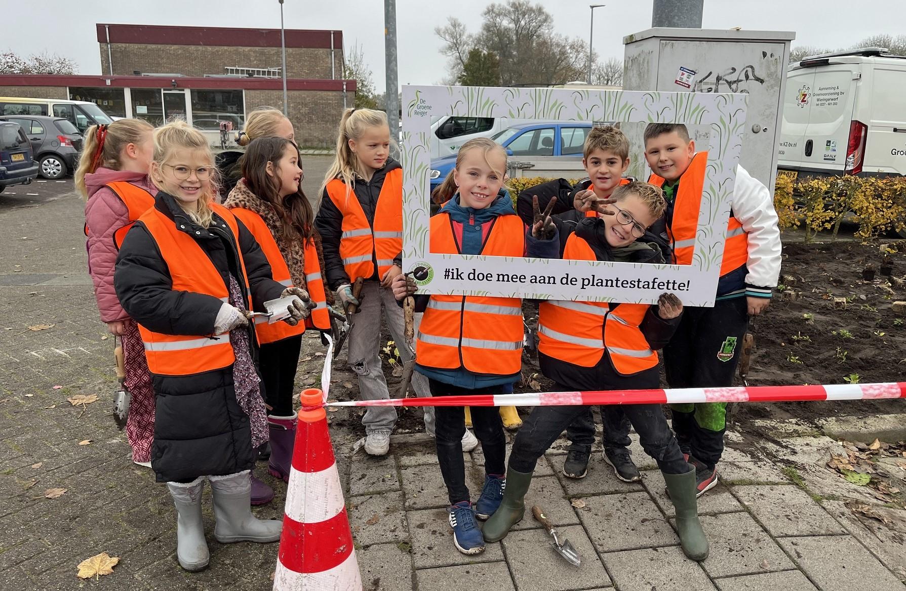 Video: Plantestafette met leerlingen van Vonk en Tweewegen