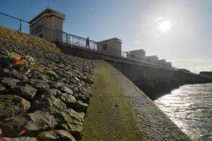 Bruggen in Afsluitdijk krijgen grote onderhoudsbeurt
