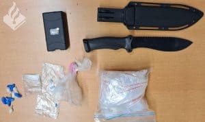 Verkeerscontrole levert vondst wapens en drugs op