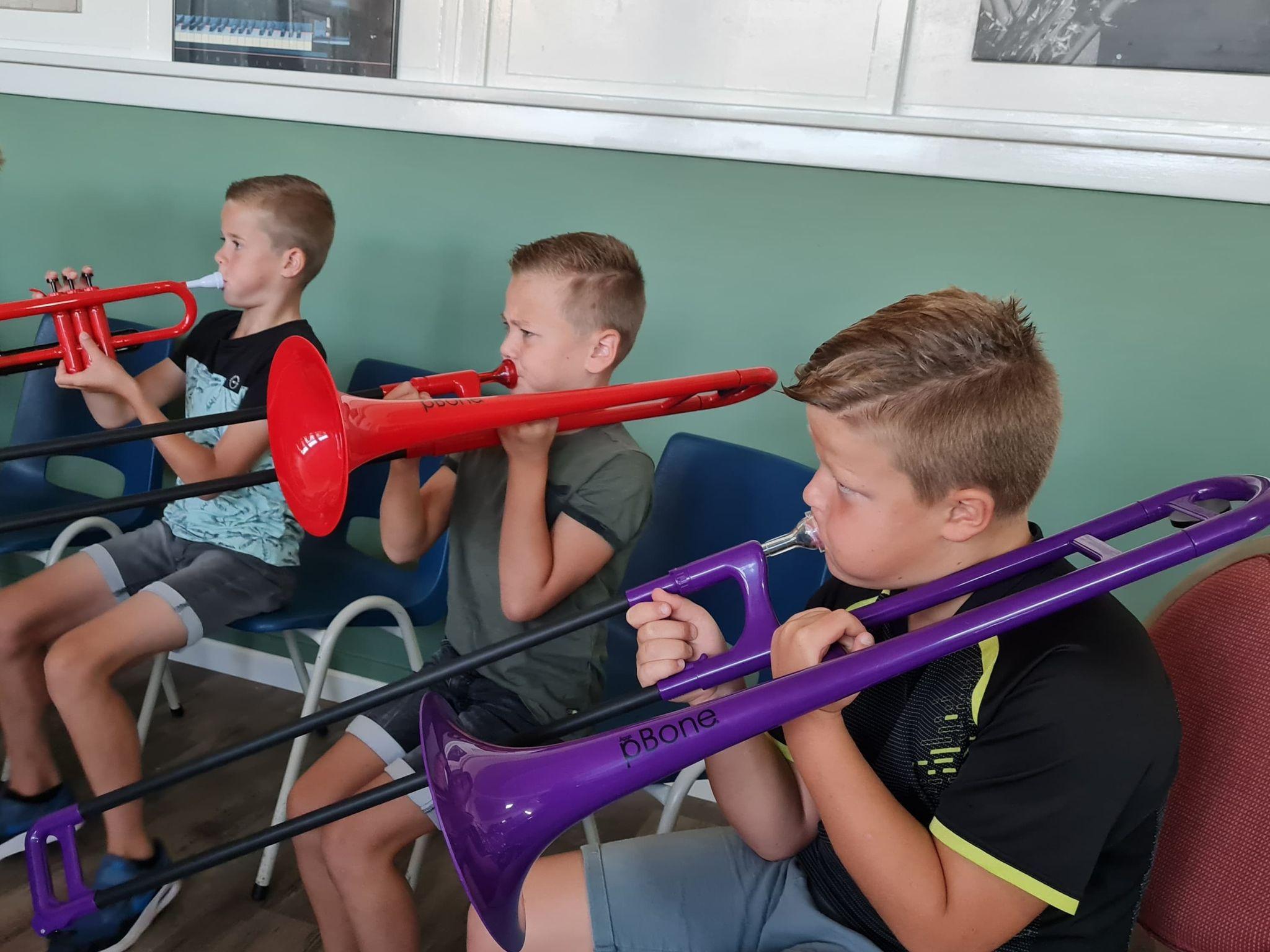 Muziekinspiratie voor leerlingen uit Breezand door Breez’ Harmony