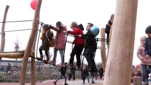 Het nieuwe schoolplein van De Fontein is het product van een bijzondere samenwerking (video)