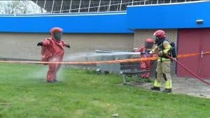 Brandweer oefent met gevaarlijke stoffen (video)