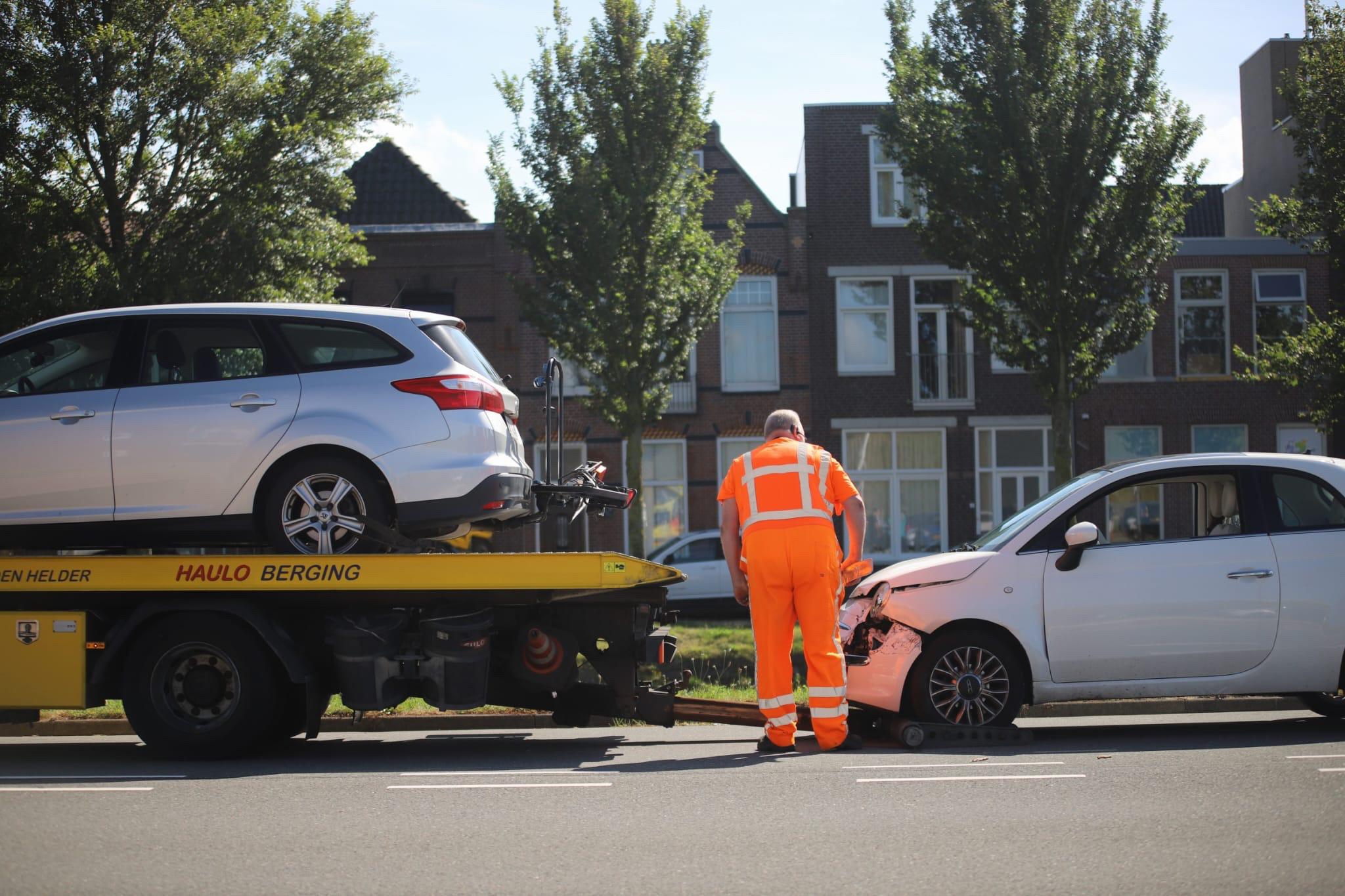 Rijbaan Kanaalweg in Den Helder uur afgesloten door ongeluk