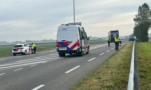 Dodelijk ongeval op N99, aanrijding auto en vrachtwagen