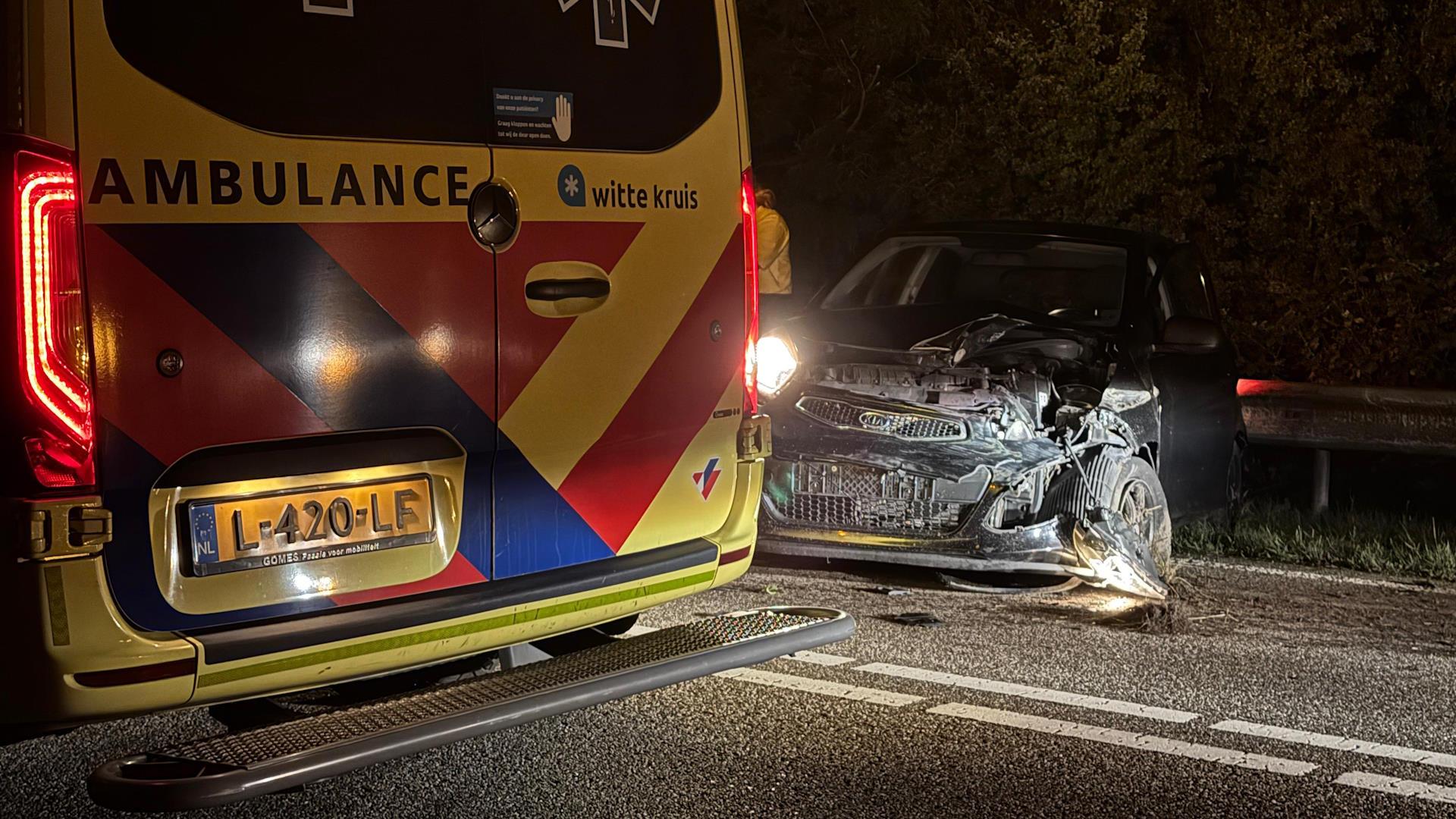 Aanrijding op N249, flinke schade