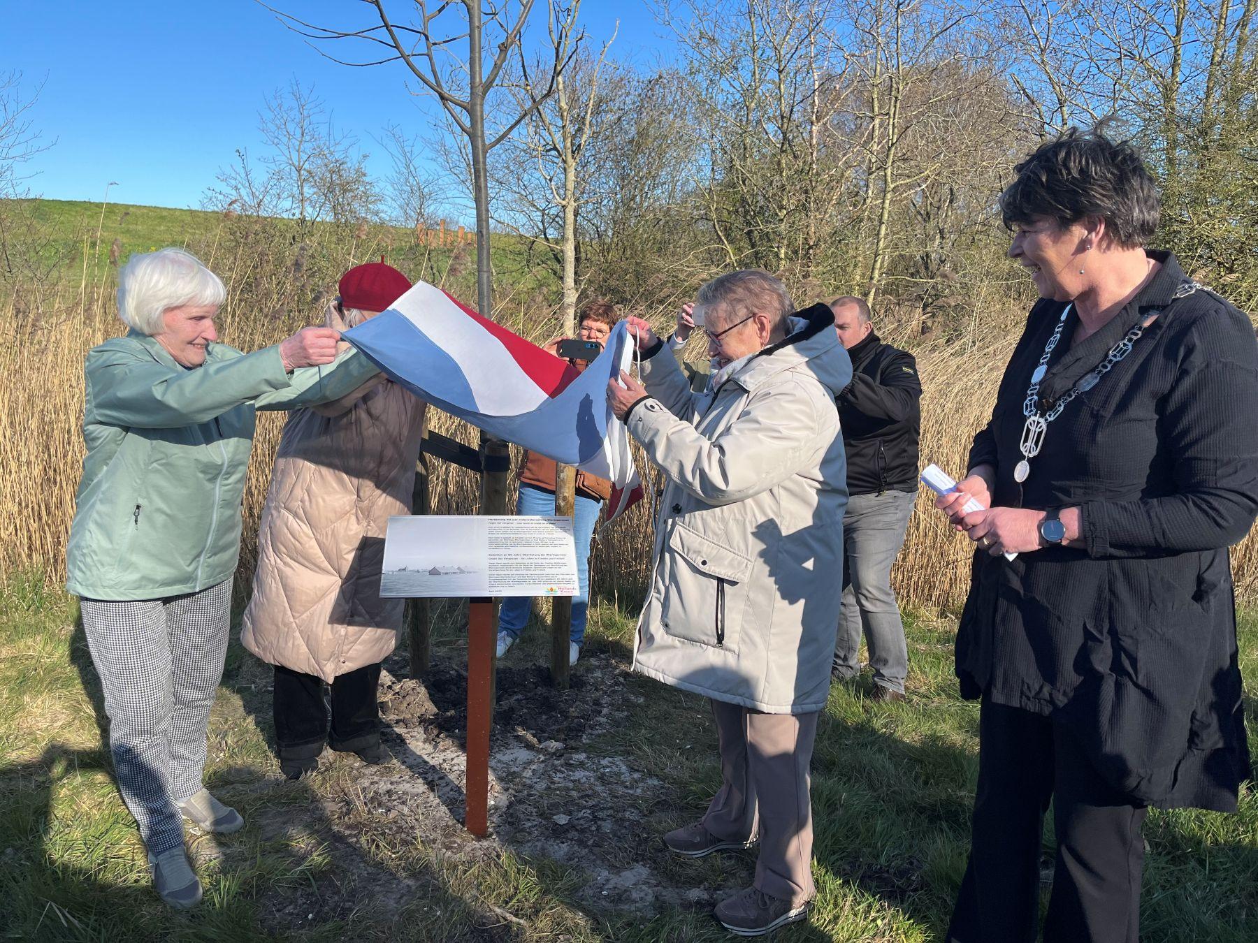 Onthulling plaquette ter nagedachtenis aan Tweede Wereldoorlog