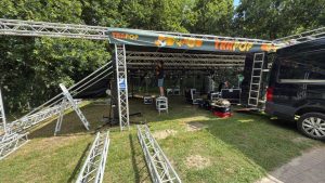 Opbouw Trapop Festival in volle gang: laatste voorbereidingen voor een zomerse zaterdag