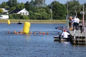Zwemliefhebbers verzamelen: Open Water Wedstrijd bij Oude Veer