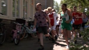 Leerlingen Optimist rennen budget bij elkaar voor nieuw schoolplein (video)