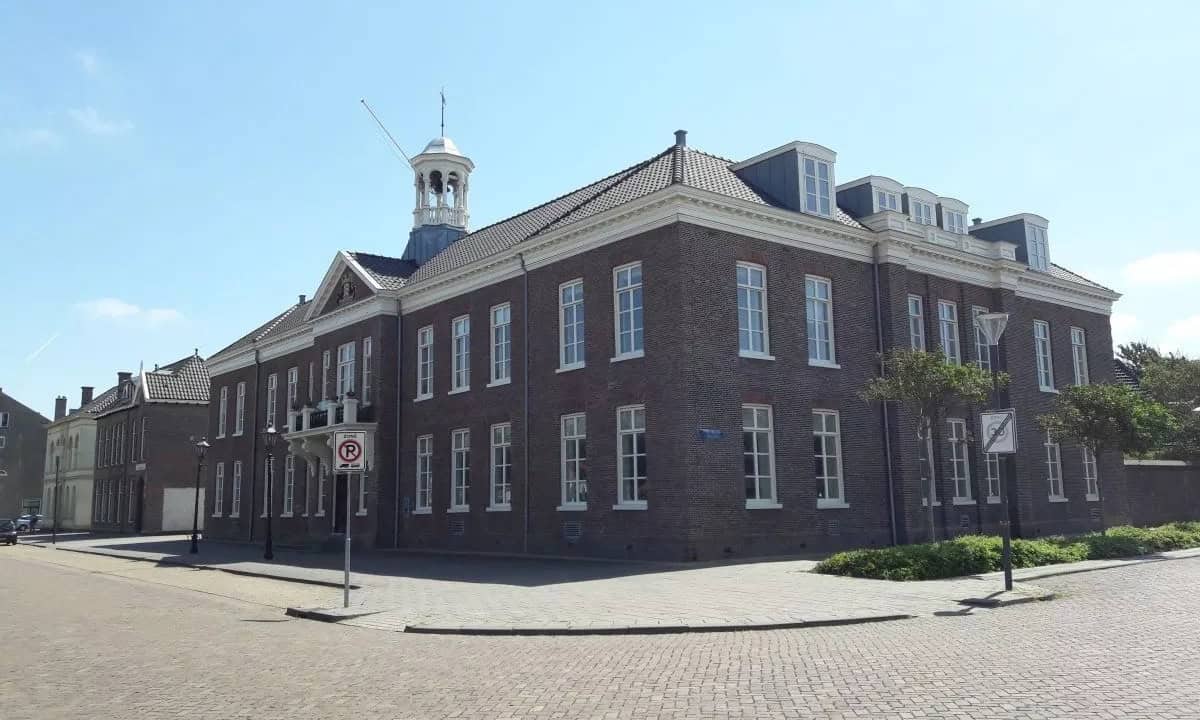 Nieuw stadhuis met vier maanden vertraagd