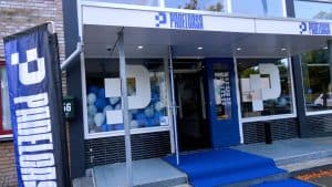 Nieuwe padelbaan geopend in Den Helder in iconische sporthal