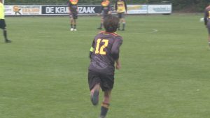 Traditionele voetbalderby tijdens Polderse kermis