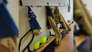 Brandweer Dirkshorn dankt meubilair af