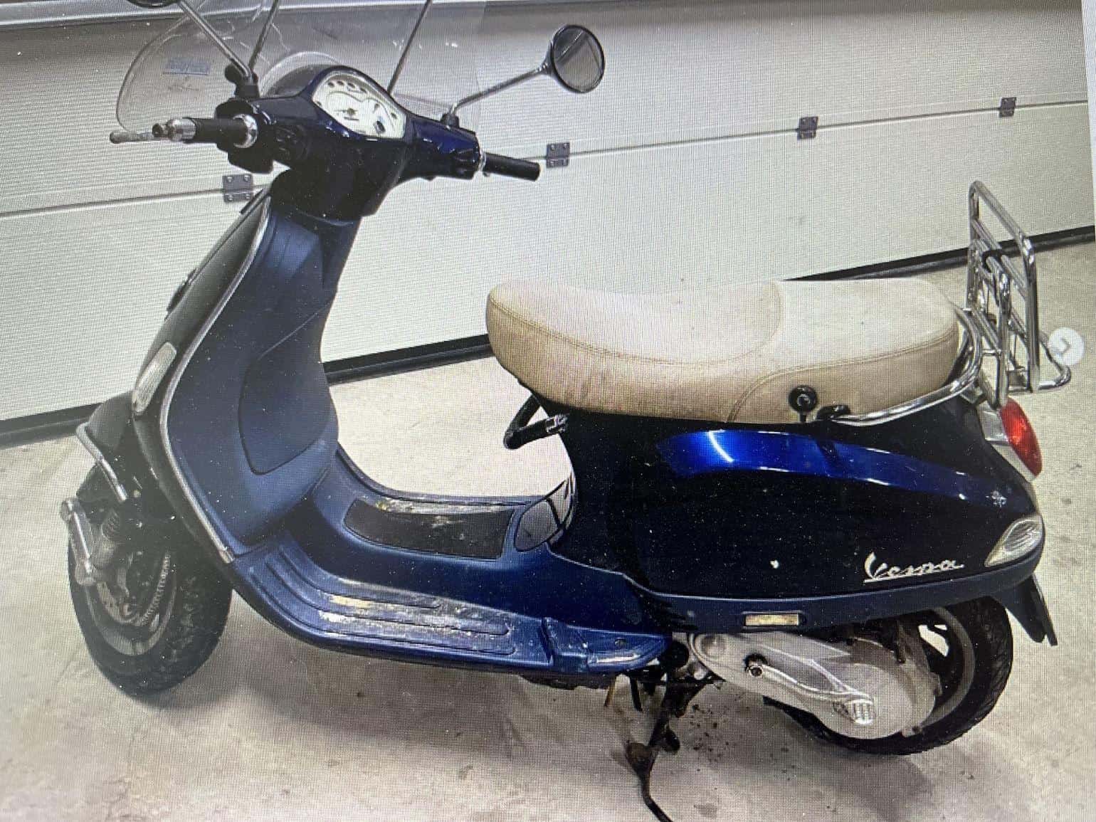 Met gestolen snorscooter over de Afsluitdijk