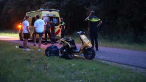 Scooterrijder met 100 km per uur onderuit