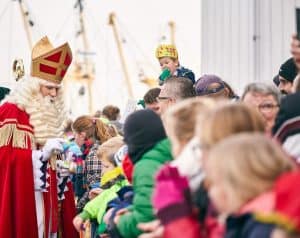 Sinterklaas mét Pietenband als eerste in Hollands Kroon