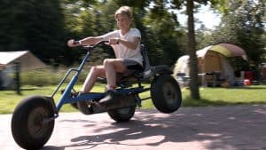 Eropuit: spelletjes op de camping (video)