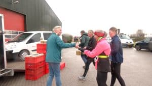 Video: Wind en regen trotseren voor een heerlijke bak met snert