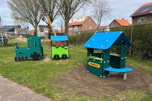 Nieuwe speeltoestellen in speeltuin Helderse Buurt