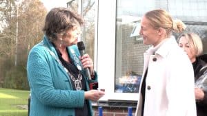 Video: Oud-profvoetbalster Stefanie van der Gragt ontvangt eerste Zilveren compliment