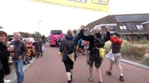 Strand6daagse 2023: feestelijke en zonnige binnenkomst op Huisduinen (video)