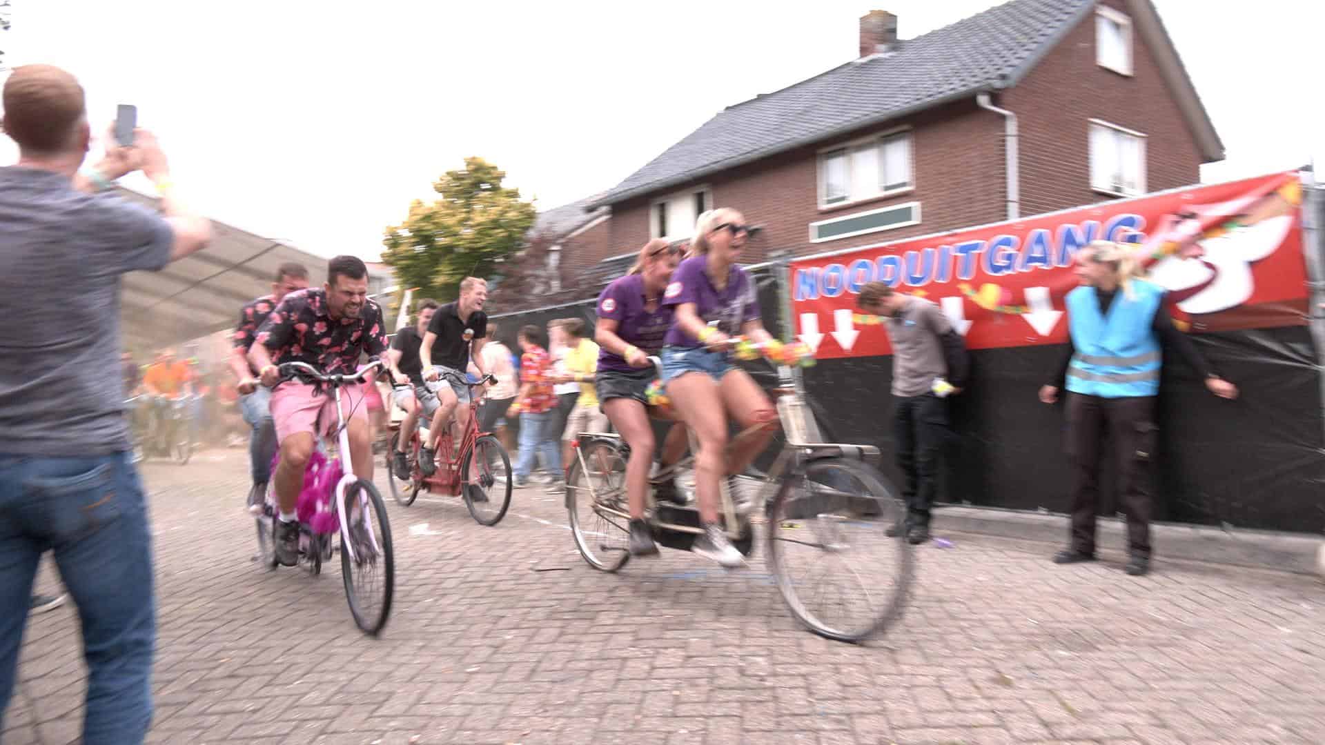 Traditionele tandemrace luidt laatste dag Polderse kermis in (video)