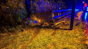 Taxi raakt van de weg in Julianadorp