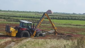 Tractor vast in modder Hazepolder