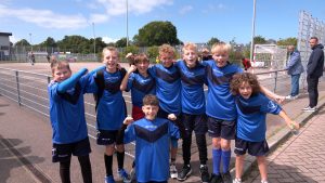 Video: Basisschool De Vlieberg wint weer bij schoolhandbal in Den Helder