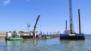 Werkzaamheden nieuw havenhoofd Oudeschild in volle gang