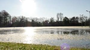 Winterse sferen in Den Helder: kerstmarkt en toch water voor de ijsbaan (video)