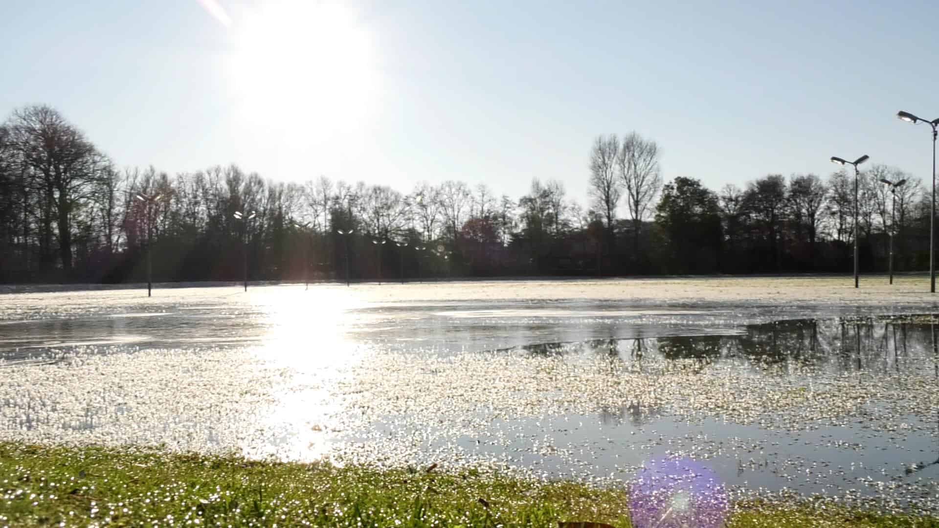 Winterse sferen in Den Helder: kerstmarkt en toch water voor de ijsbaan (video)