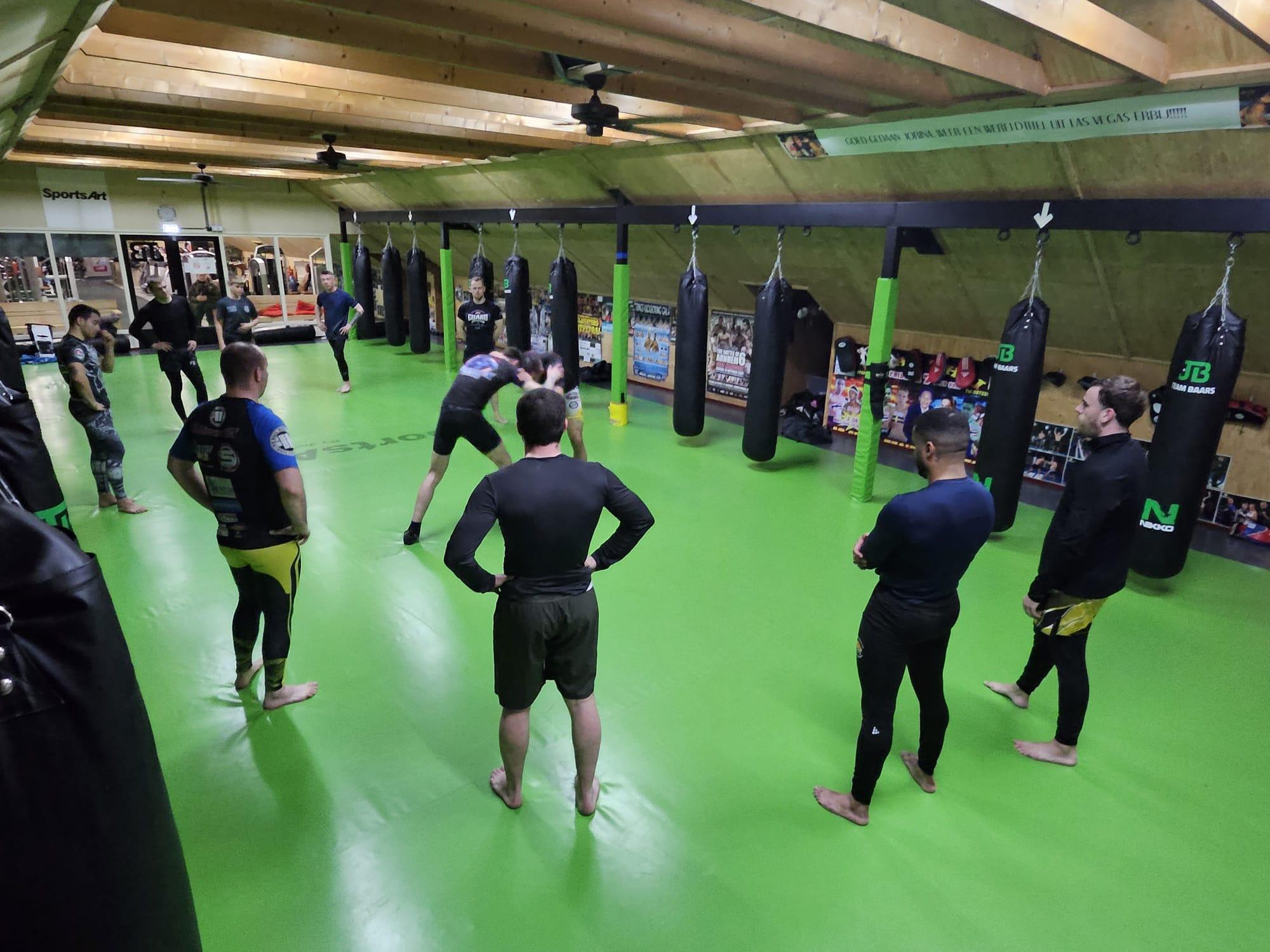 Worstelen bij sportschool Baars
