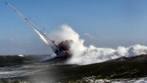 KNRM Callantsoog schiet zeiljacht te hulp