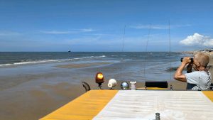 Vermiste zwemmers gevonden in strandtent