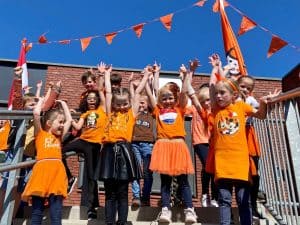 Verrekijker en Windwijzer genieten van Koningsspelen