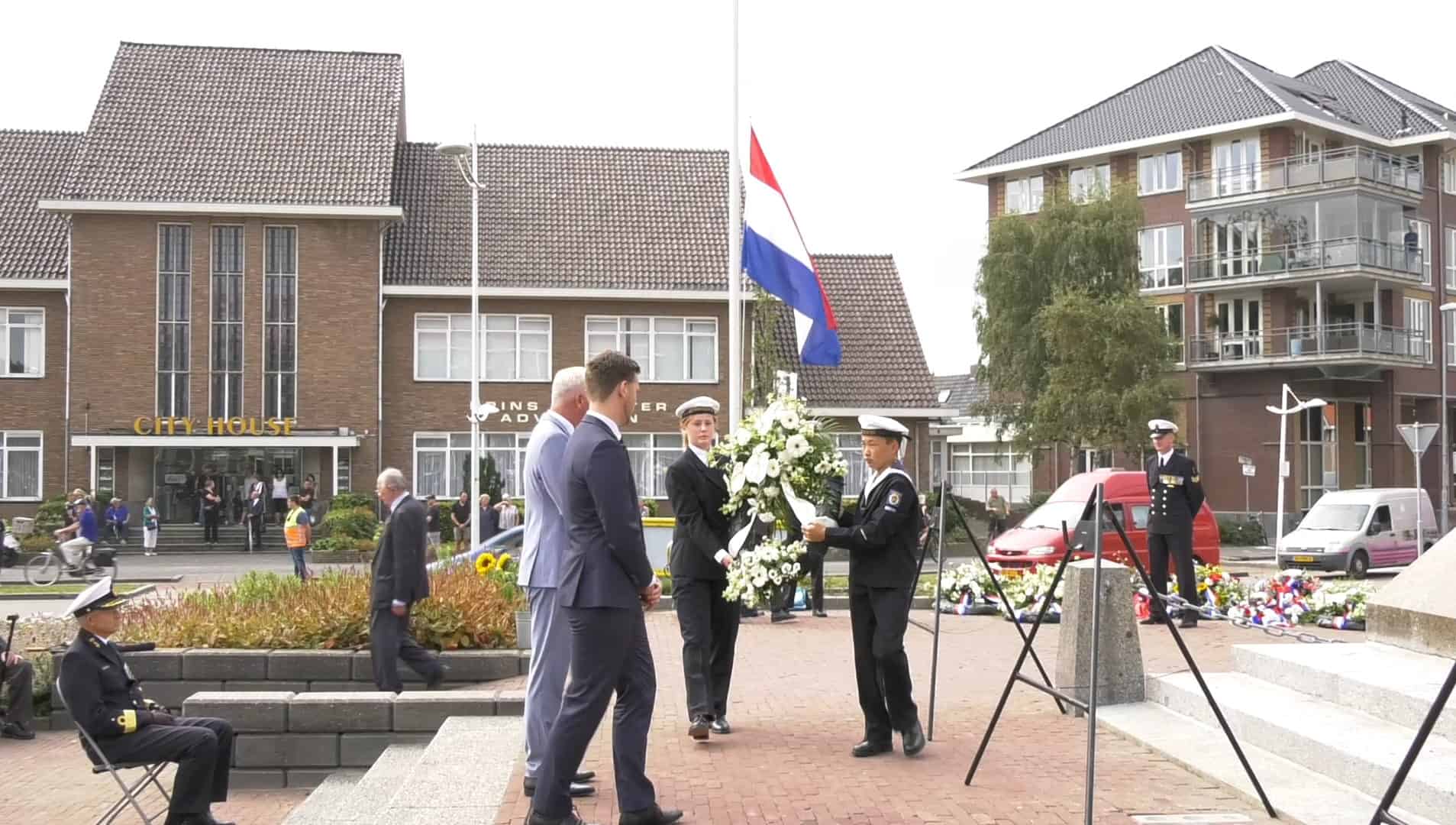 Sobere, maar waardige 15 augustus herdenking (video)
