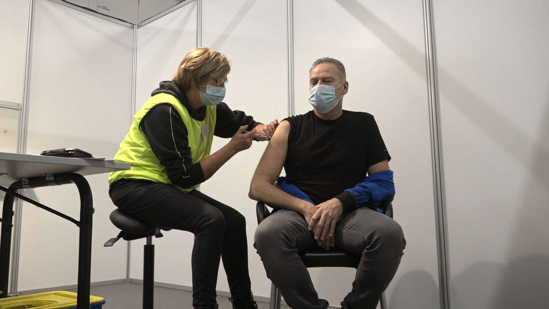Eerste vaccinatie toegediend in Middenmeer (video)