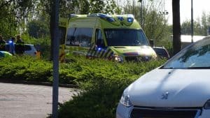 Fietser aangetikt door auto op Kievitstraat