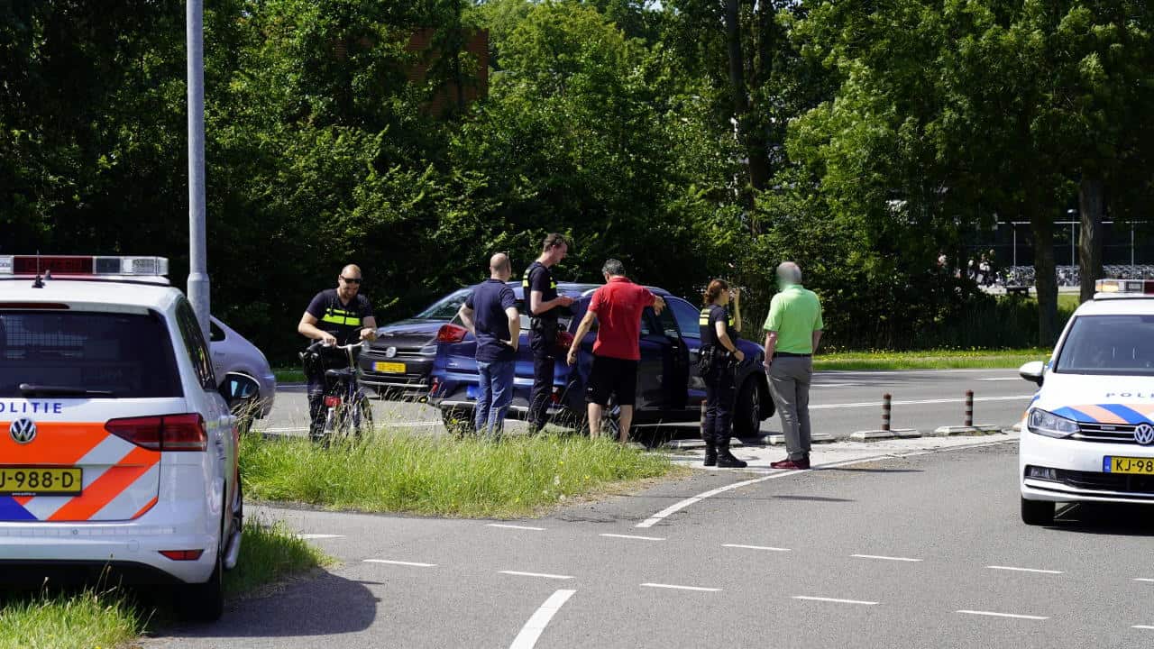 Fietser door rood licht, auto kan aanrijding niet voorkomen