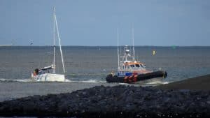 Helderse KNRM in actie op Waddenzee