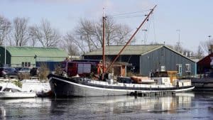 Voormalig binnenvaartschip De Verandering in de problemen