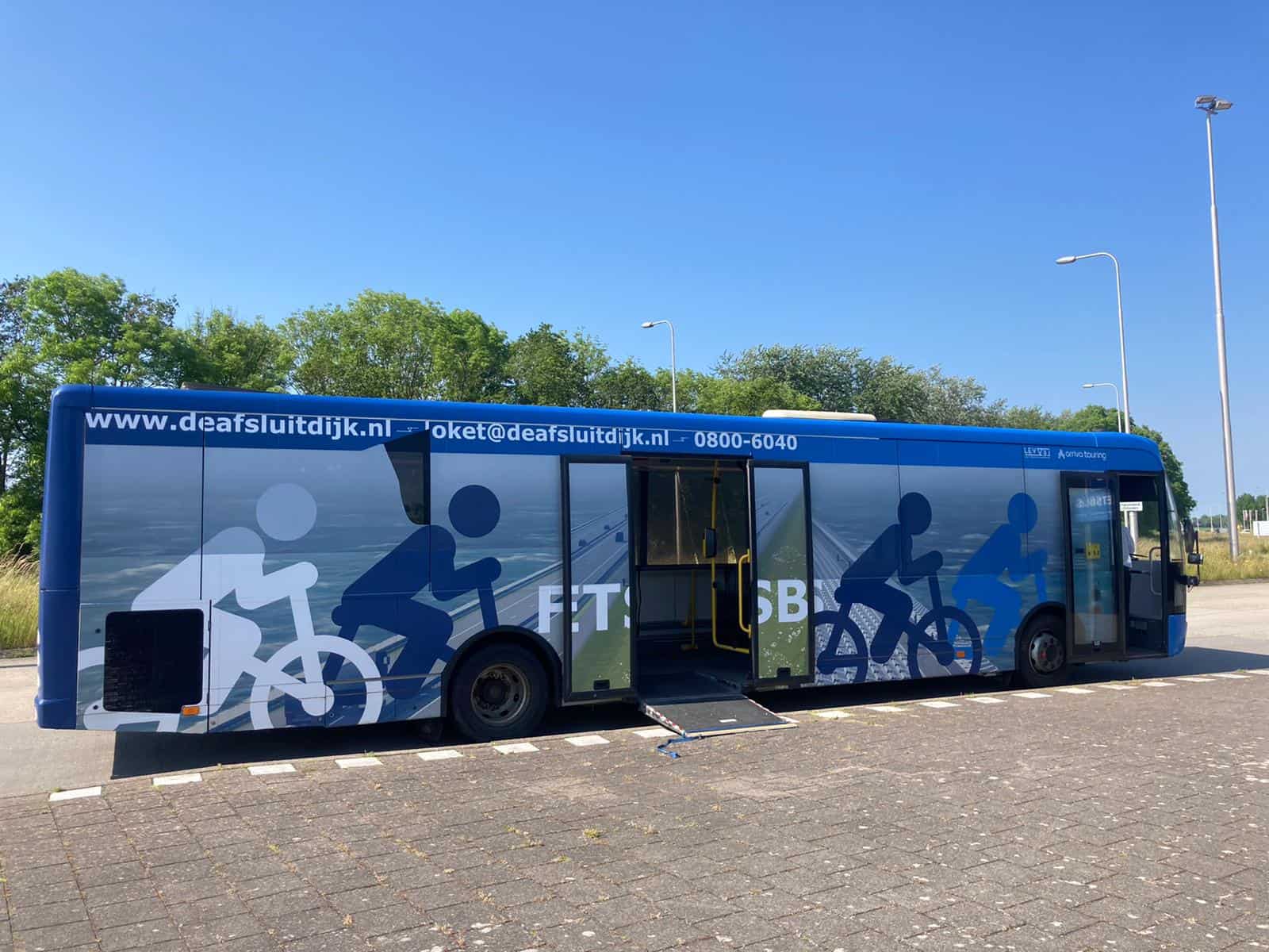 Met de gratis fietsbus over de Afsluitdijk