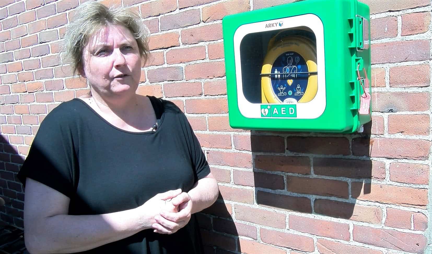 Bewoners Beltstraat schaffen AED aan  (video)