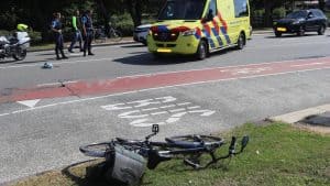 Fietser naar ziekenhuis na aanrijding met auto in Den Helder