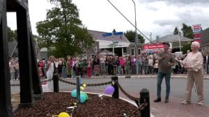 Klokkenstoel en tijdcapsule op rotonde Zijdewind
