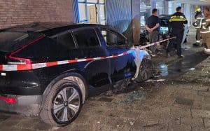 Twee auto’s in brand in Den Helder